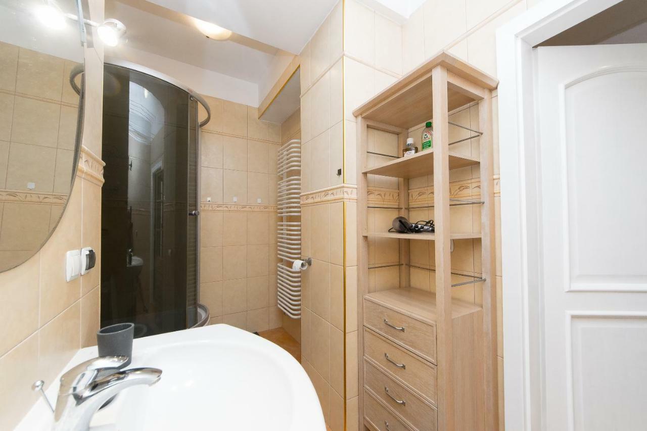 Spacious Apartment In Old Town P4You Pl 크라쿠프 외부 사진