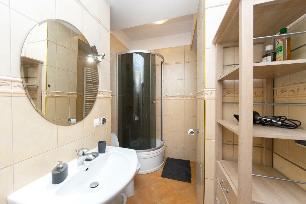 Spacious Apartment In Old Town P4You Pl 크라쿠프 외부 사진